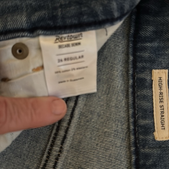 Revtown Wms. Sz. 26 Reg, High-Rise Straight Jeans, Like New - Picture 4 of 6